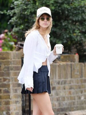 Suki Waterhouse